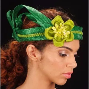 F60010-Green straw fascinator with satin flower